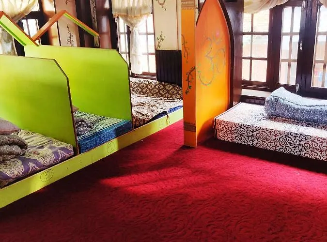 Yog Hostel- Social Backpacker In Thamel -rooftop-capsule Bunks Ac * Kathmandu