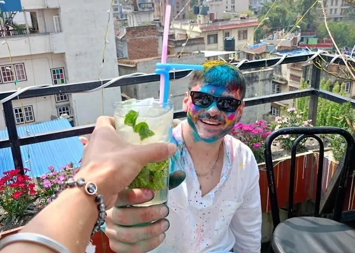 Yog Hostel- Social Backpacker In Thamel -rooftop-capsule Bunks Ac Hostel *
