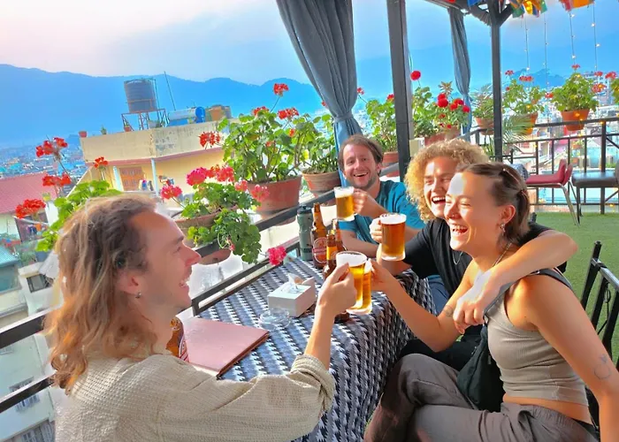 Yog Hostel- Social Backpacker In Thamel -rooftop-capsule Bunks Ac Hostel *