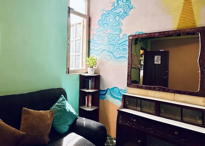 Yog Hostel- Social Backpacker In Thamel -rooftop-capsule Bunks Ac *