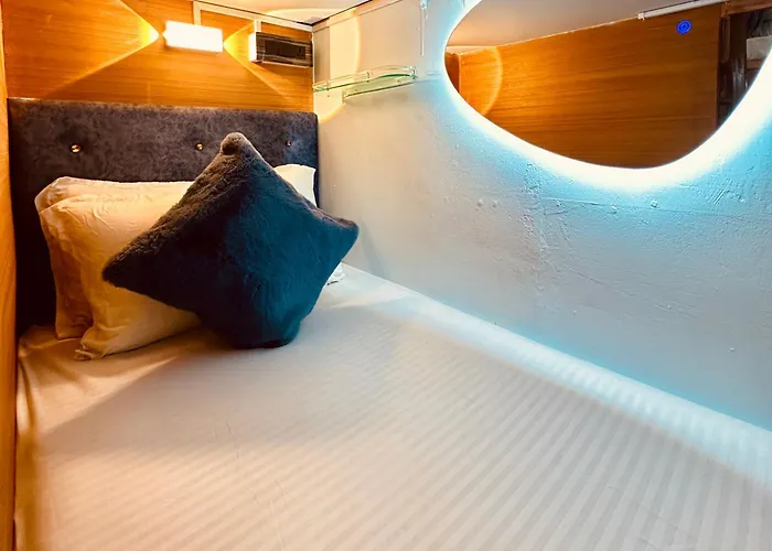 Hostel Yog Hostel- Social Backpacker In Thamel -rooftop-capsule Bunks Ac *