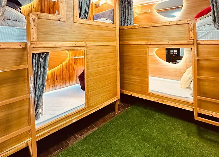 Yog Hostel- Social Backpacker In Thamel -rooftop-capsule Bunks Ac Hostel