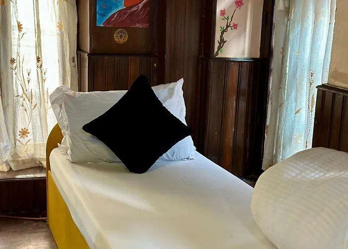 Hostel Yog Hostel- Social Backpacker In Thamel -rooftop-capsule Bunks Ac Kathmandu