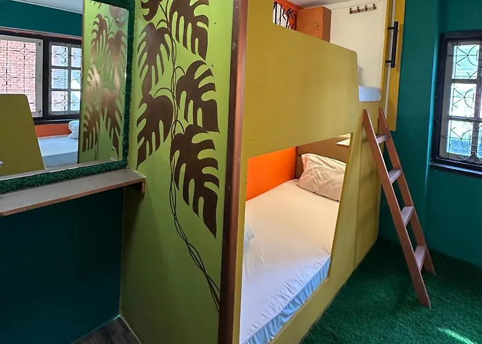 Yog Hostel- Social Backpacker In Thamel -rooftop-capsule Bunks Ac Kathmandu