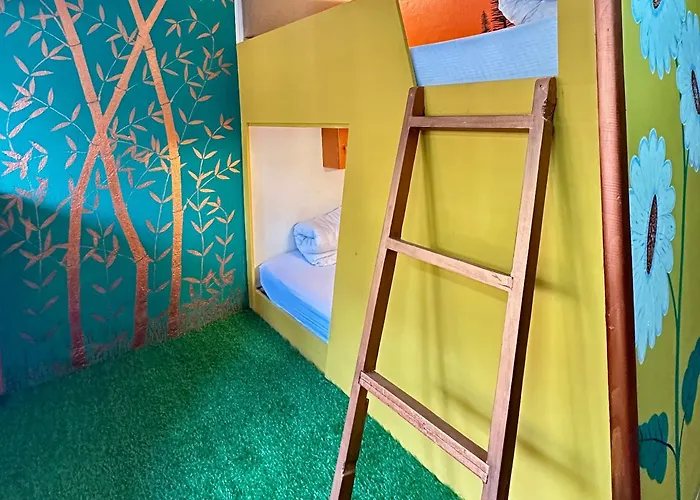 Yog Hostel- Social Backpacker In Thamel -rooftop-capsule Bunks Ac Kathmandu