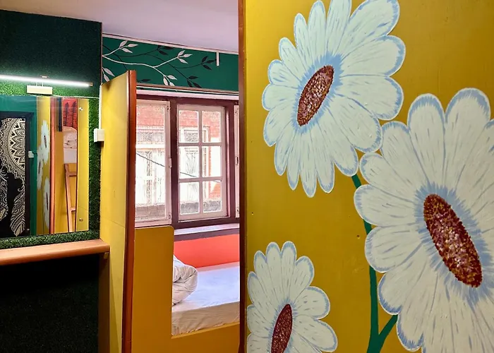 Yog Hostel- Social Backpacker In Thamel -rooftop-capsule Bunks Ac